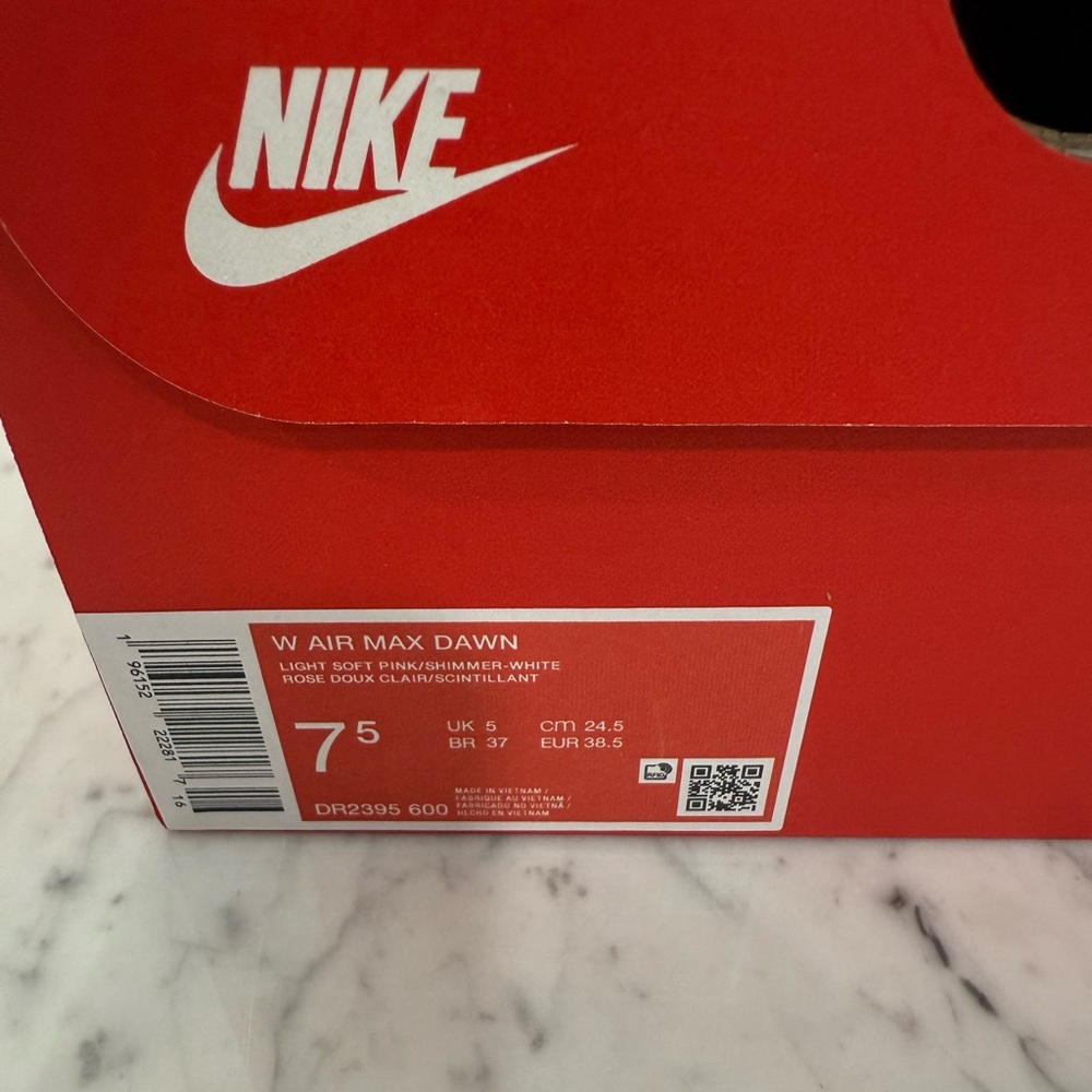 NEW IN BOX Nike Women's Air Max Dawn Sneakers Size 7.5 Women’s Tan & Soft Pink - Picture 9 of 9